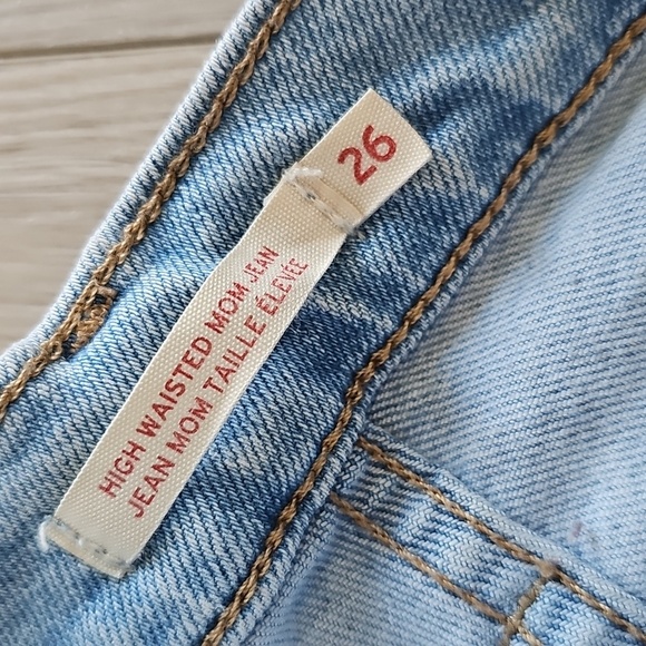 Levi's High Waisted Mom Jeans, Size 26 - Picture 10 of 16